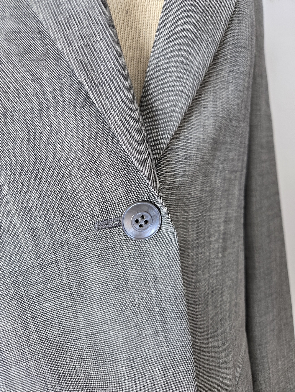 MAX MARA Virgin Wool And Mohair Lightweight Gray Single-Button Blazer. Size 8 - Picture 4 of 14